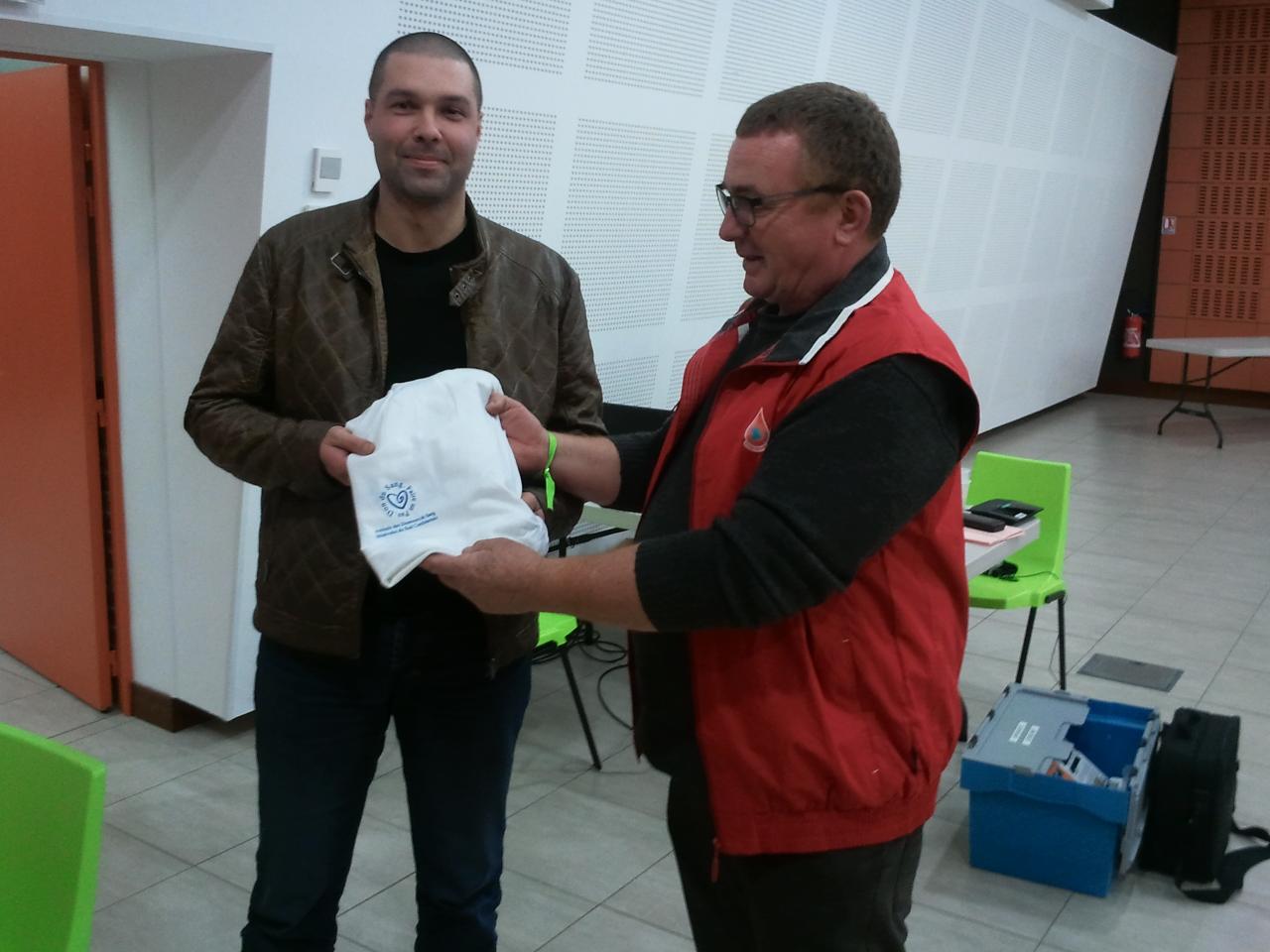 Fabien, nouveau donneur récompensé le 09.12.2014 à Roumazières.